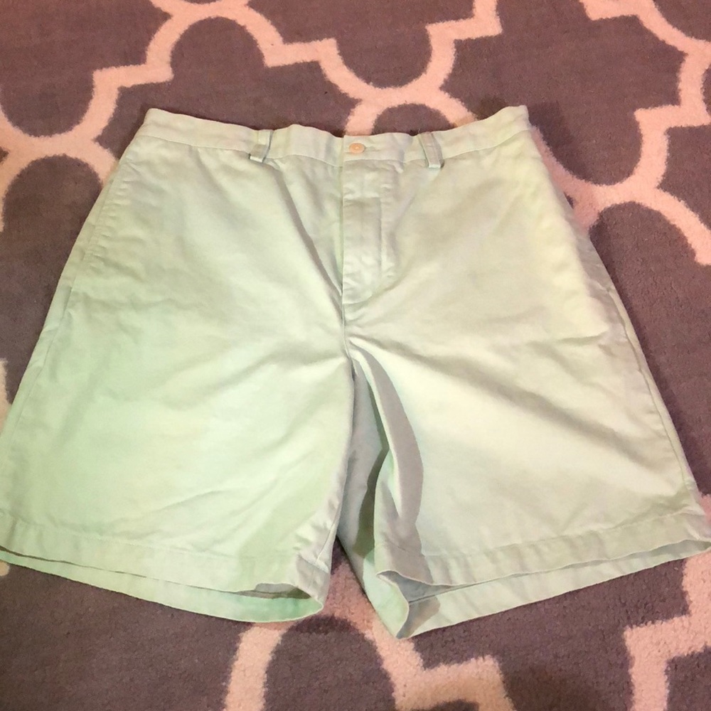 Vineyard Vines men shorts